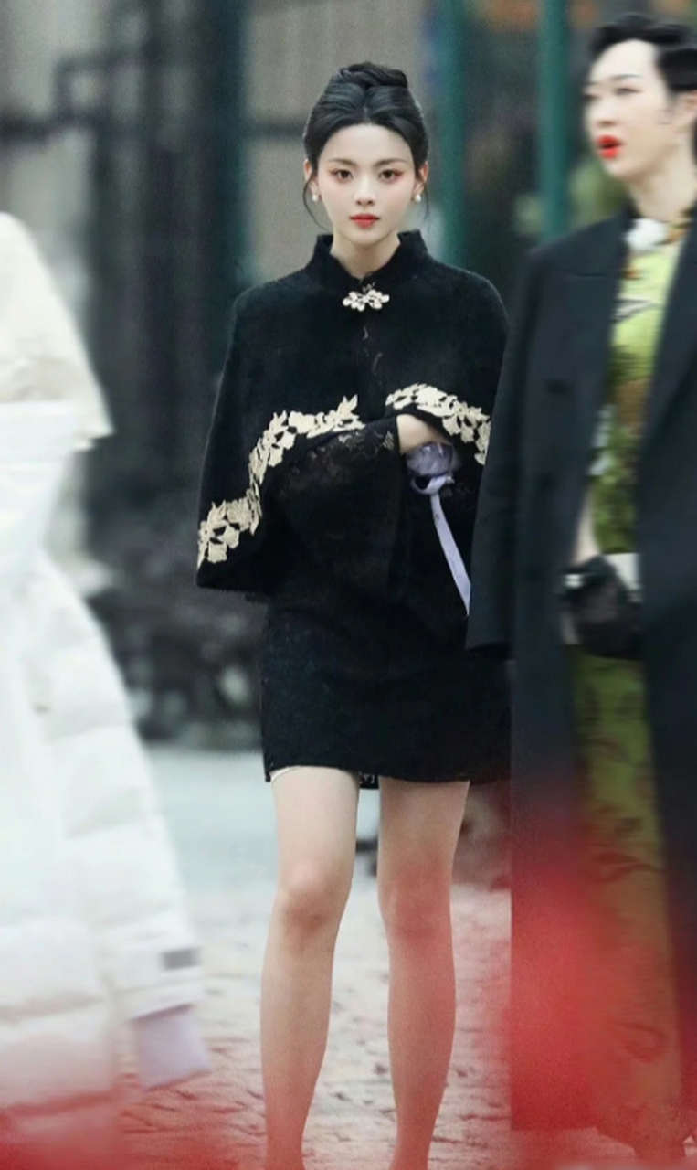 杨超越民国风造型,清冷气质,适配度好高!