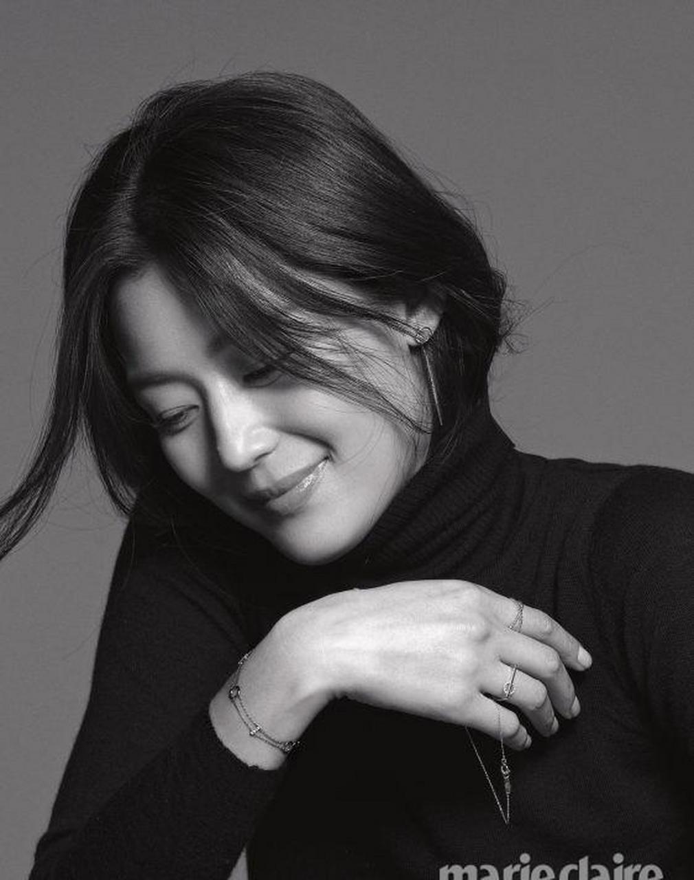 全智贤黑白大片写真,气质满满,魅力十足