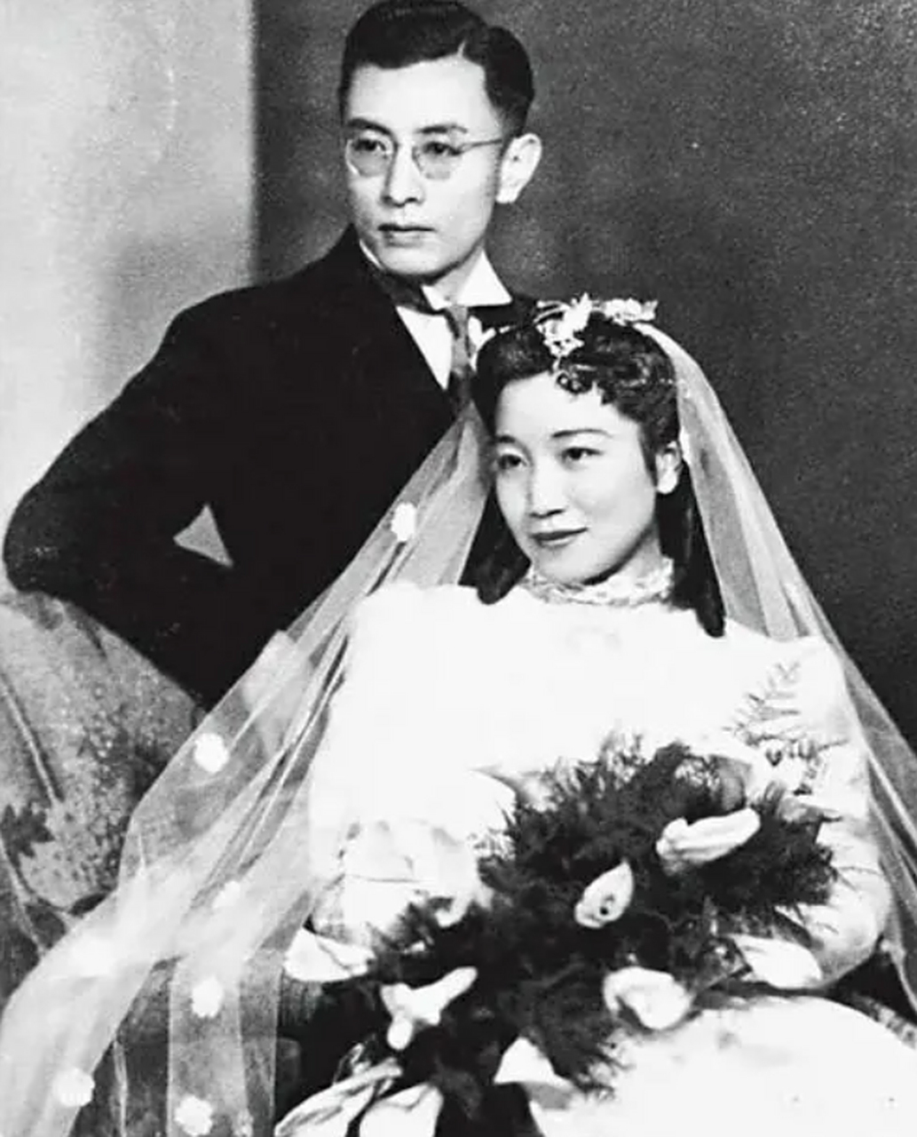 1929年,著名作家冰心和吴文藻结为夫妇  婚后,吴文澡特意把冰心的一张
