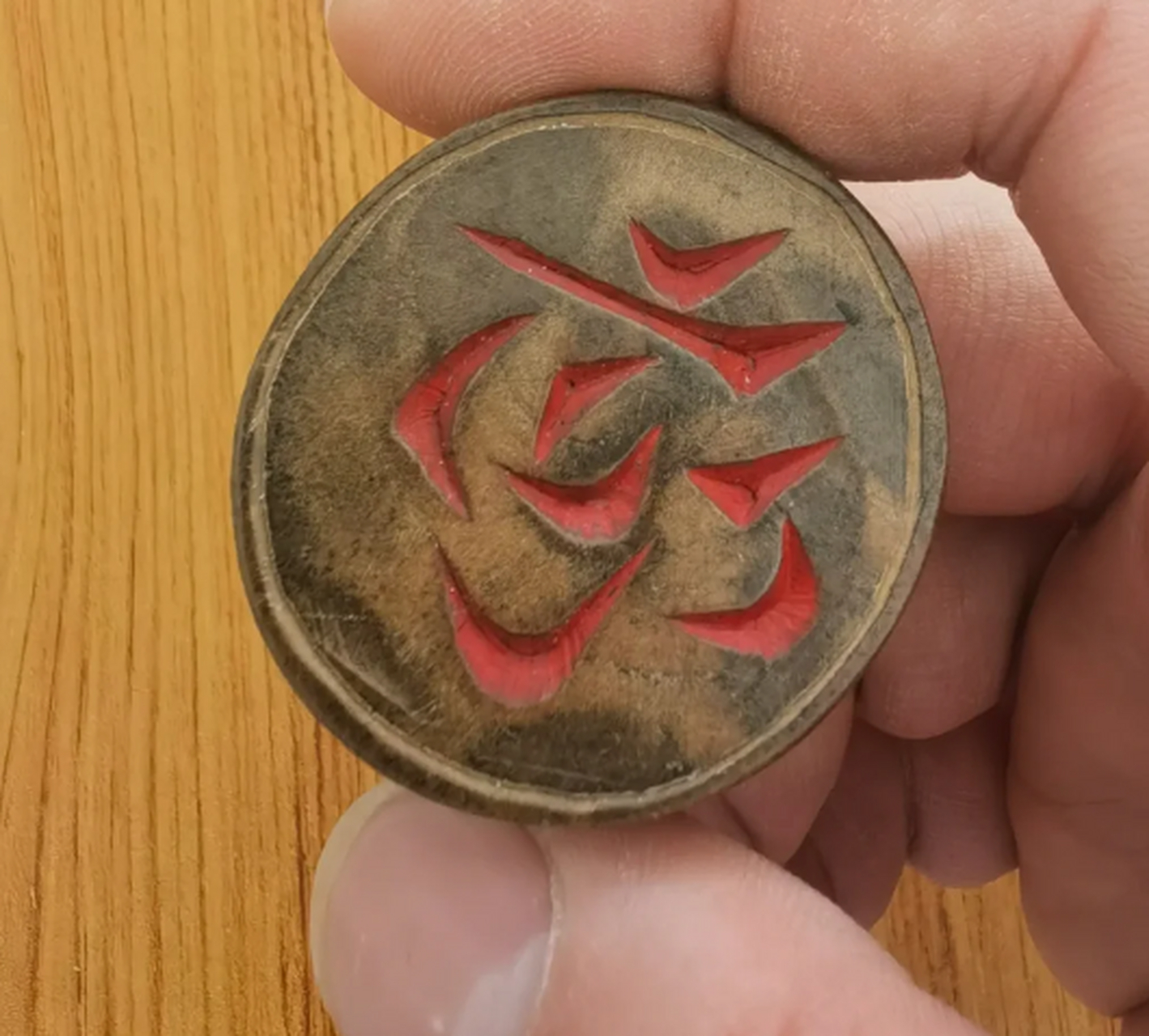 同学说这是以前的老象棋,我怎么不认识是啥字