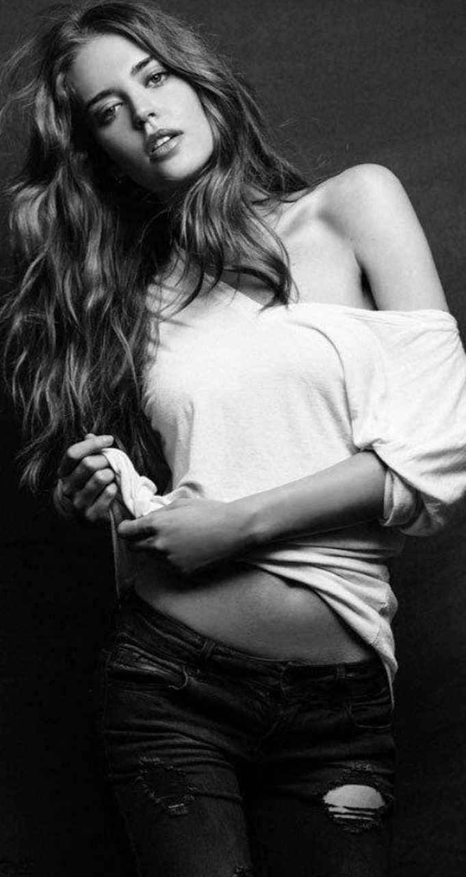 西班牙超模克拉拉阿隆索,美丽又性感,颜值360度无死角,甚至被网友评为