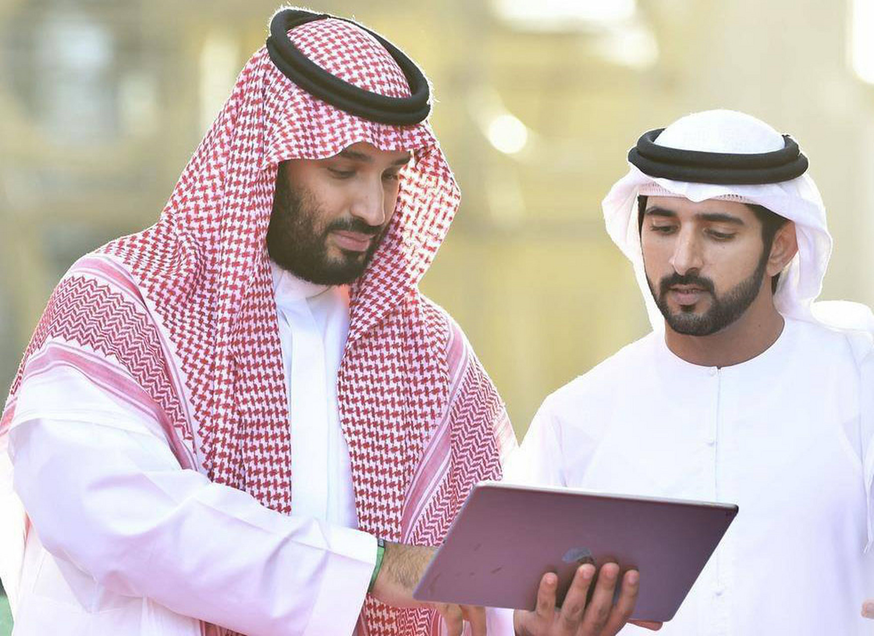 沙特王储和迪拜王储哈曼丹王子在一起.