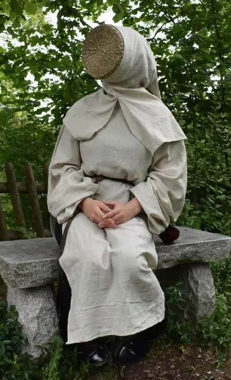 以前养蜂人的装扮,这看着还真逗!像变异人!