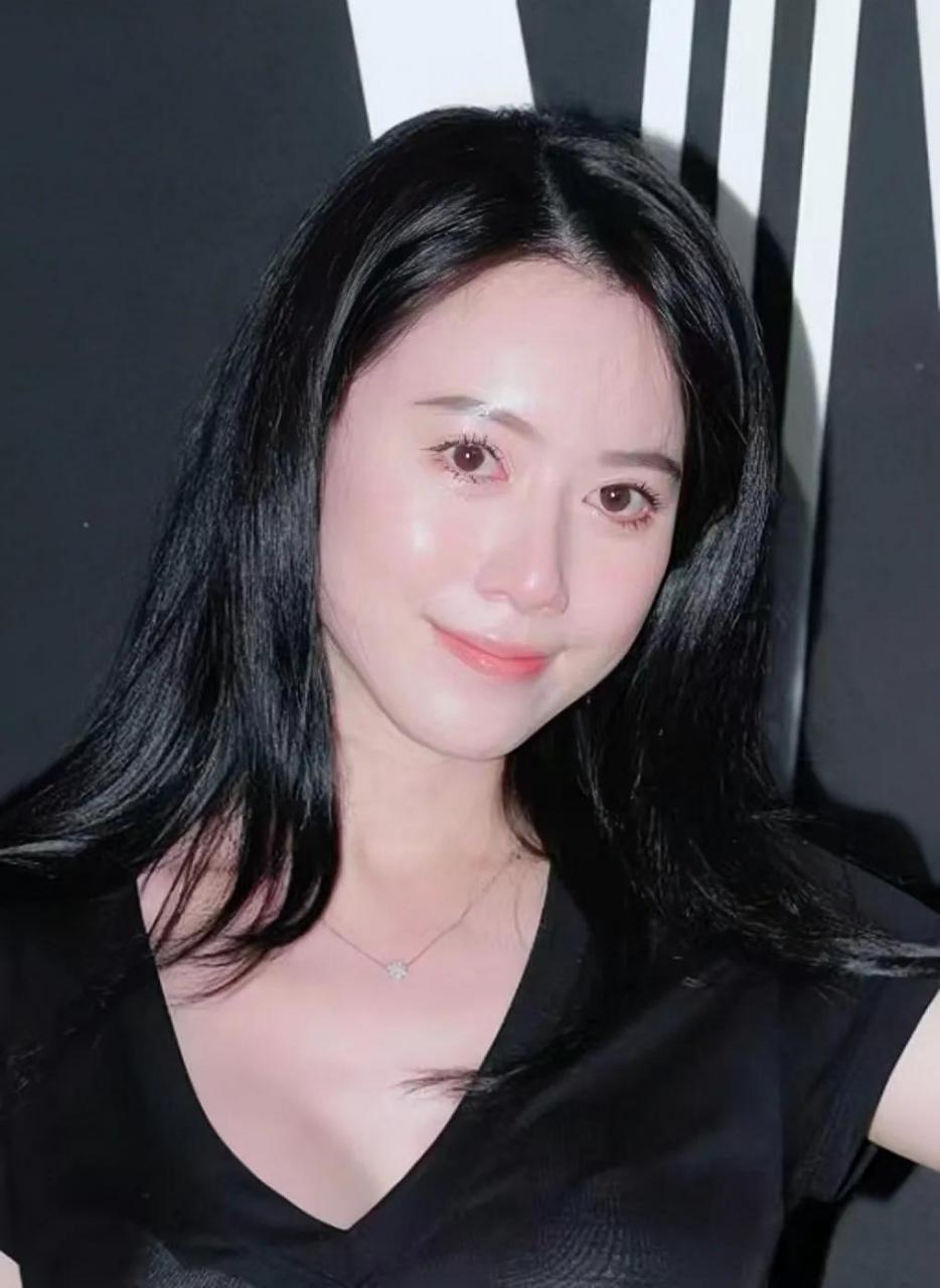 街拍四美 街拍里面的美姐,以前我以为街拍的小姐妹都是职业模特或者是