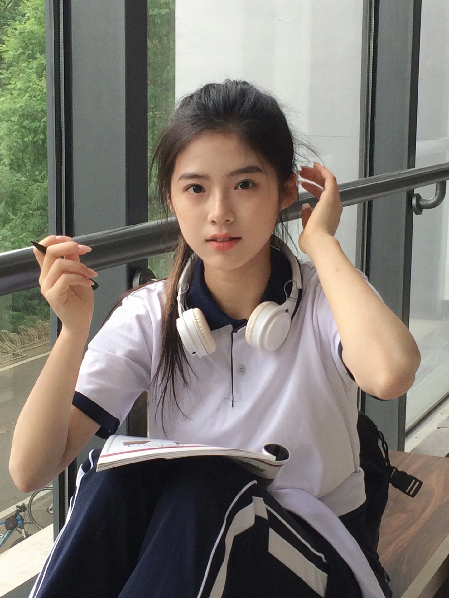 缭绕 初恋,那是一份纯洁的情感 在纷扰初恋女友校园初中生校花 正面照