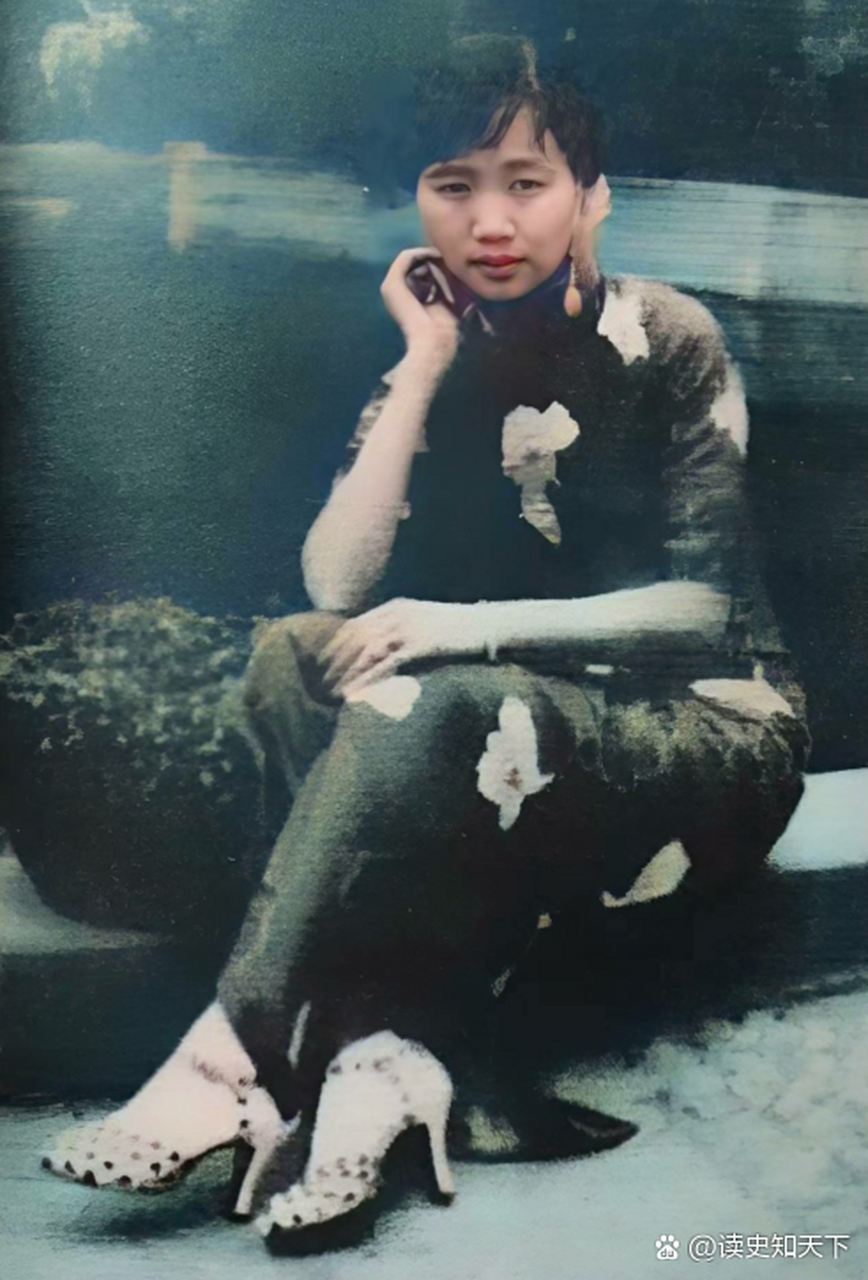 民国时期拍摄的照片,照片中的女子是大地主刘文彩的三姨太凌君如