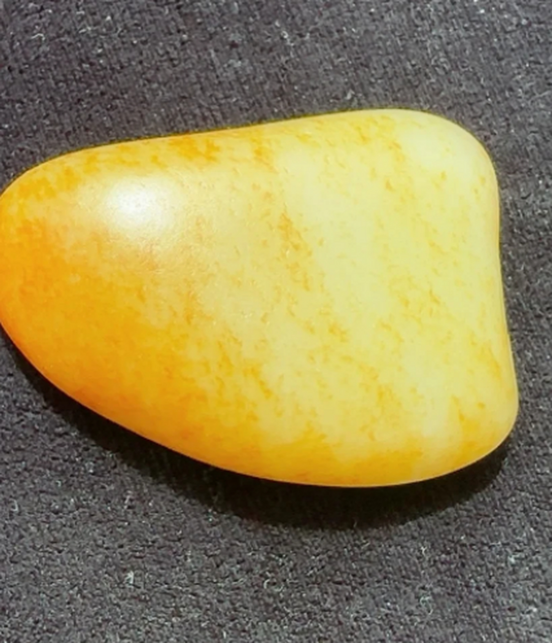 点击头像看直播##和田玉#天然牌子型 吊坠籽黄白种 洒金皮 老熟 驼