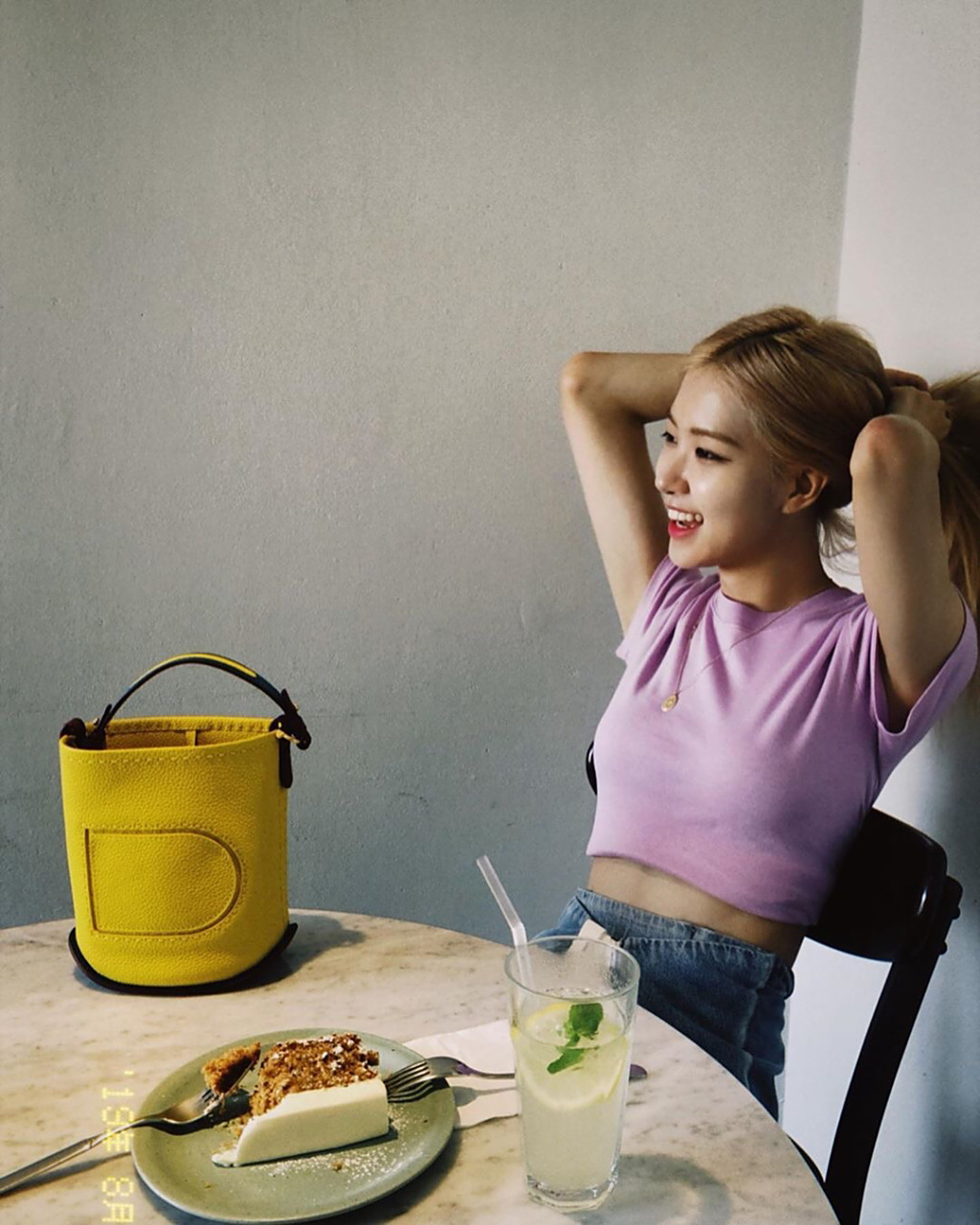 rosé私服穿搭 肉肉好美丽 rosé朴彩英日常私服穿搭分享 肉肉的身材