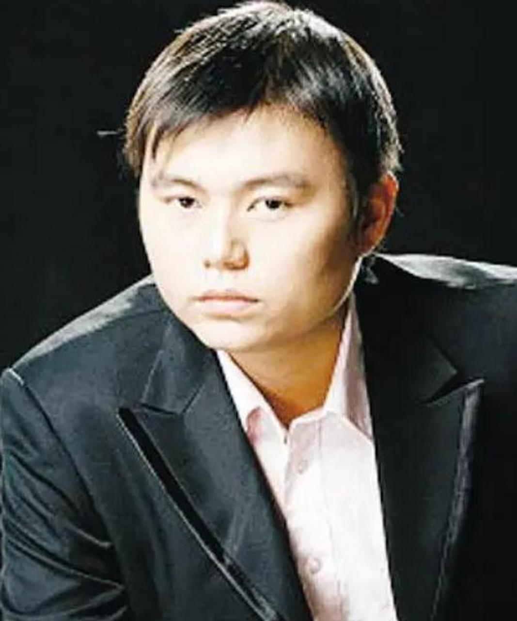 2009年,央视著名主持人董倩采访当年明月:你把明史写成了喜剧,是不是