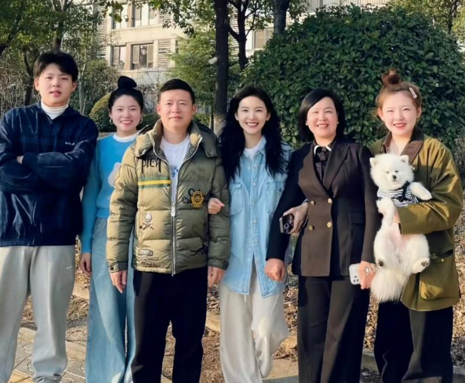 章若楠全家福,4个孩子只有她最会挑基因