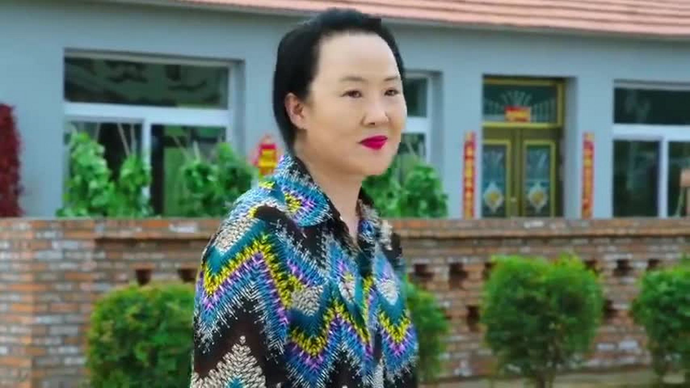 《鹊刀门》中"公孙丽荣"的饰演者,原本定的是刘能媳妇"孙立荣"