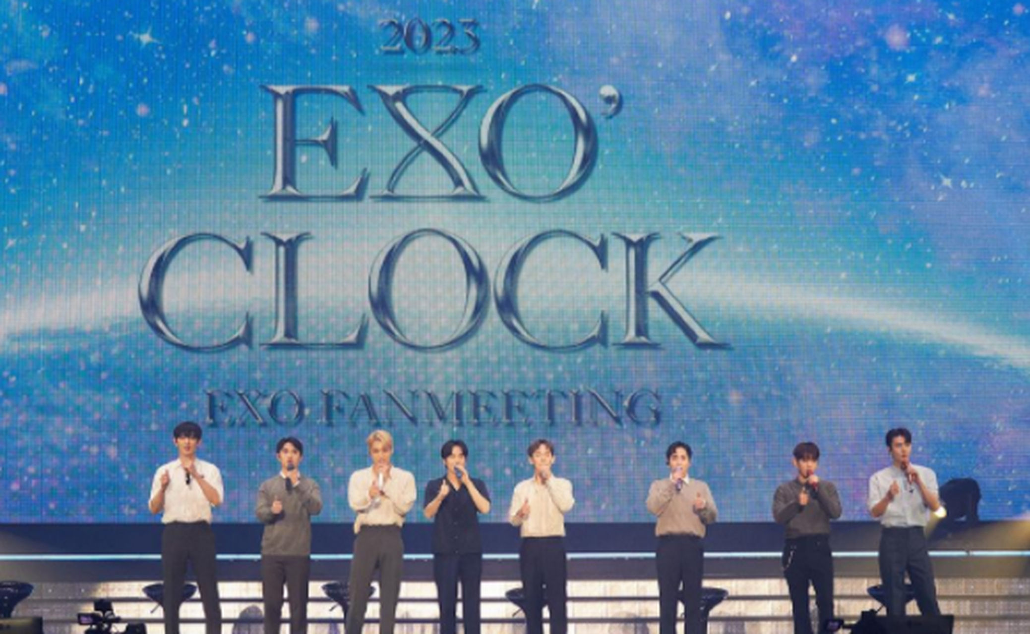 exo纪念出道11周年,成员们私下聚餐合影留念!