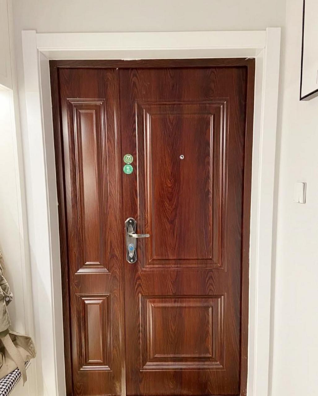 入户门改色,终于对我的猪肝红防盗门下了手.