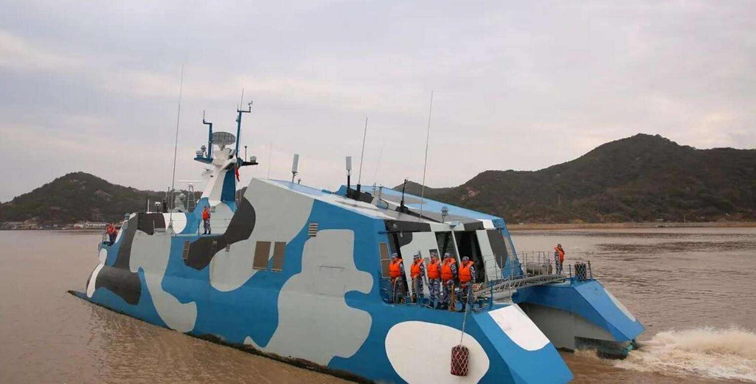 中国首艘海军导弹快艇于2004年4月下水,因编号为2208,固被称为022级