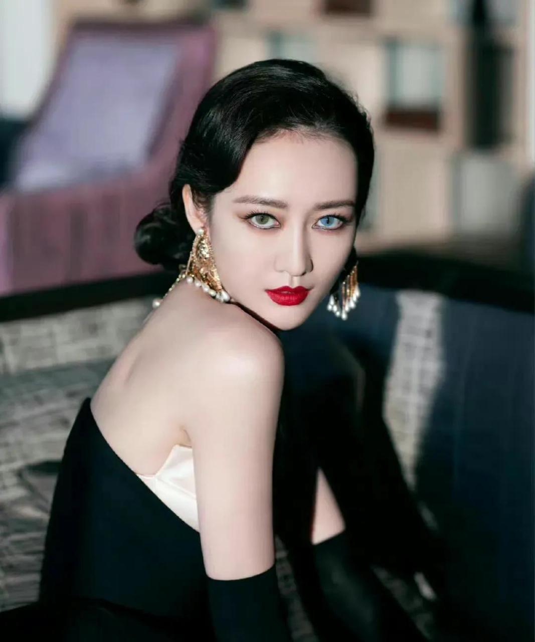 王鸥异瞳造型真的好魅惑