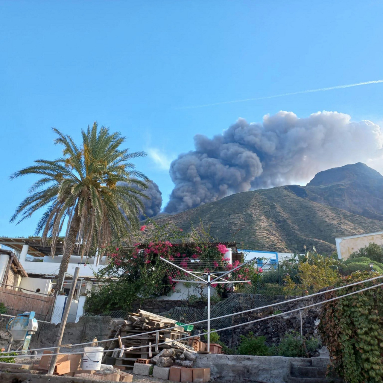 斯特朗博利火山图片