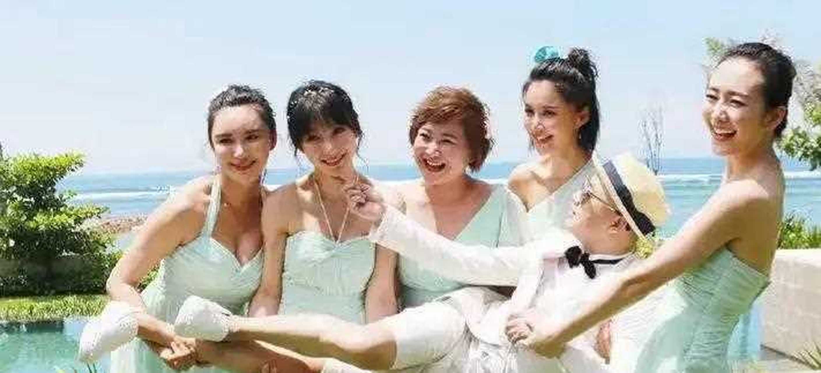 16年,王思聪评价包贝尔婚礼上大闹伴娘这件事情,他说:"柳岩没脑子,不
