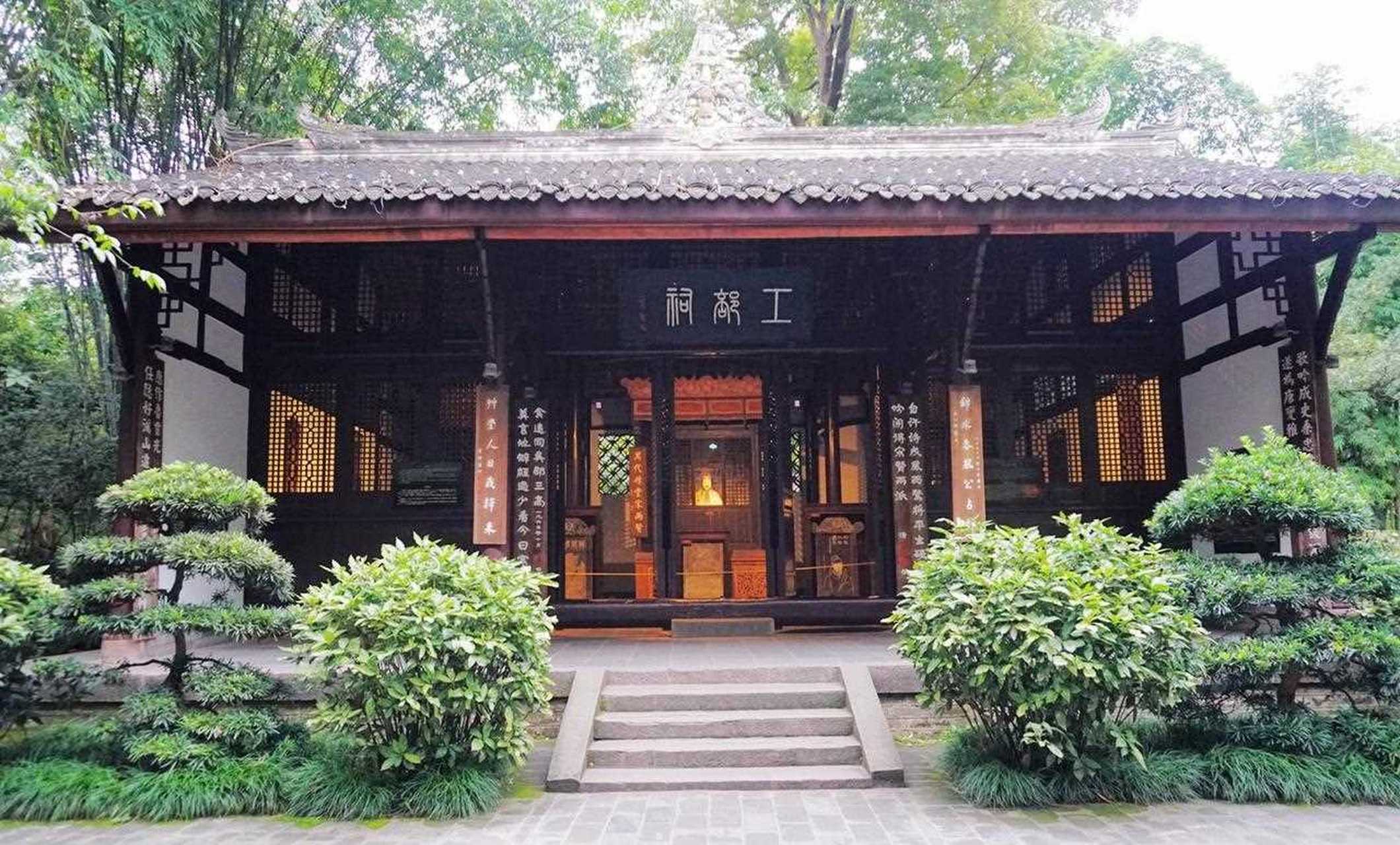 秉承中式建筑的风格,杜甫草堂旧址内,照壁,正门,大廨,诗史堂,柴门,工