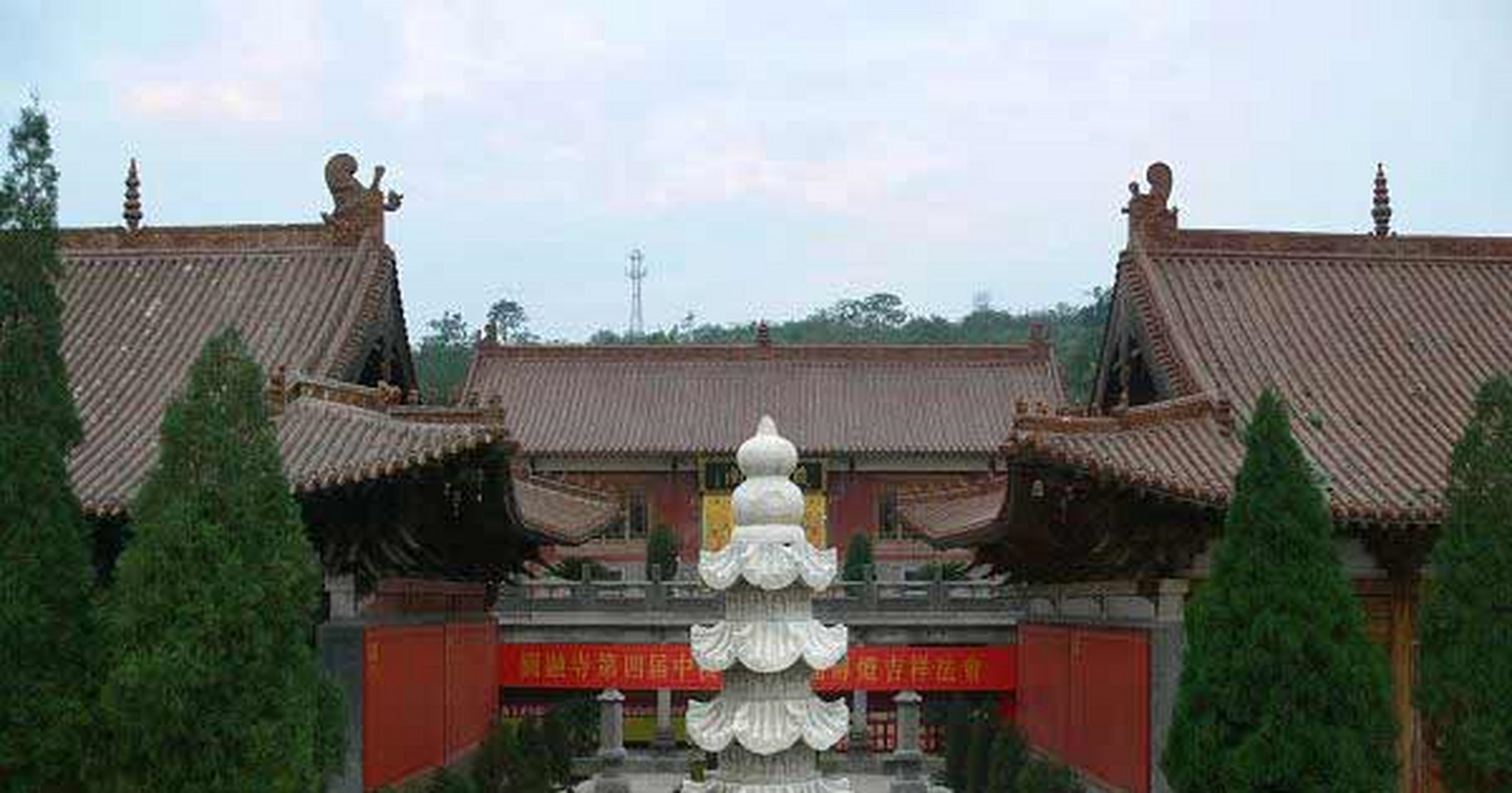 圆融寺坐落在河南省的修武县,这个县城是处于焦作市的管辖范围之下.
