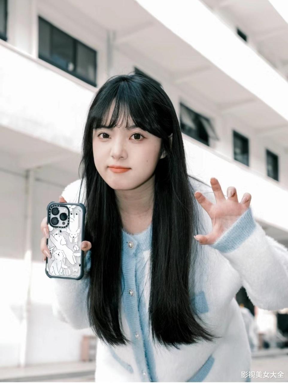 我们村最漂亮女生,大二艺术系系花,22岁还单身,高颜值气质型美女