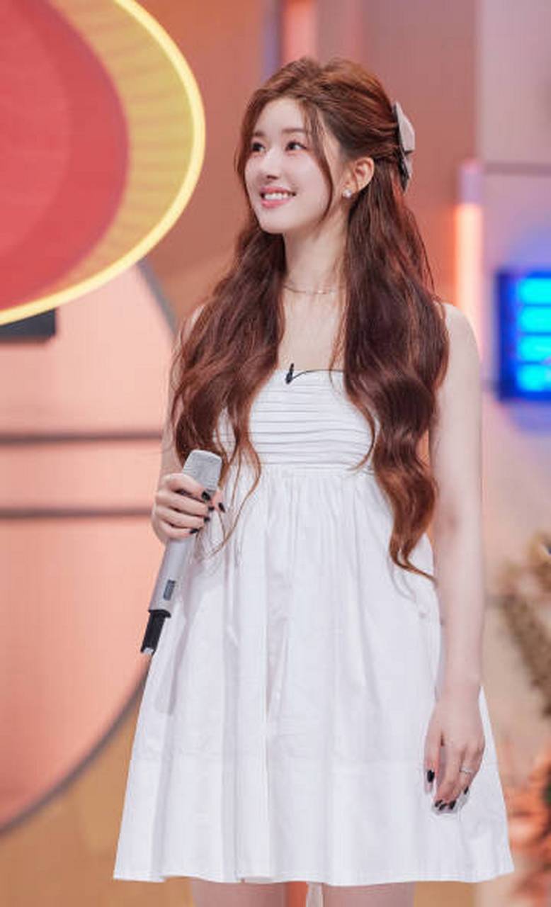 赵露思,你好星期六 #赵露思# #穿搭