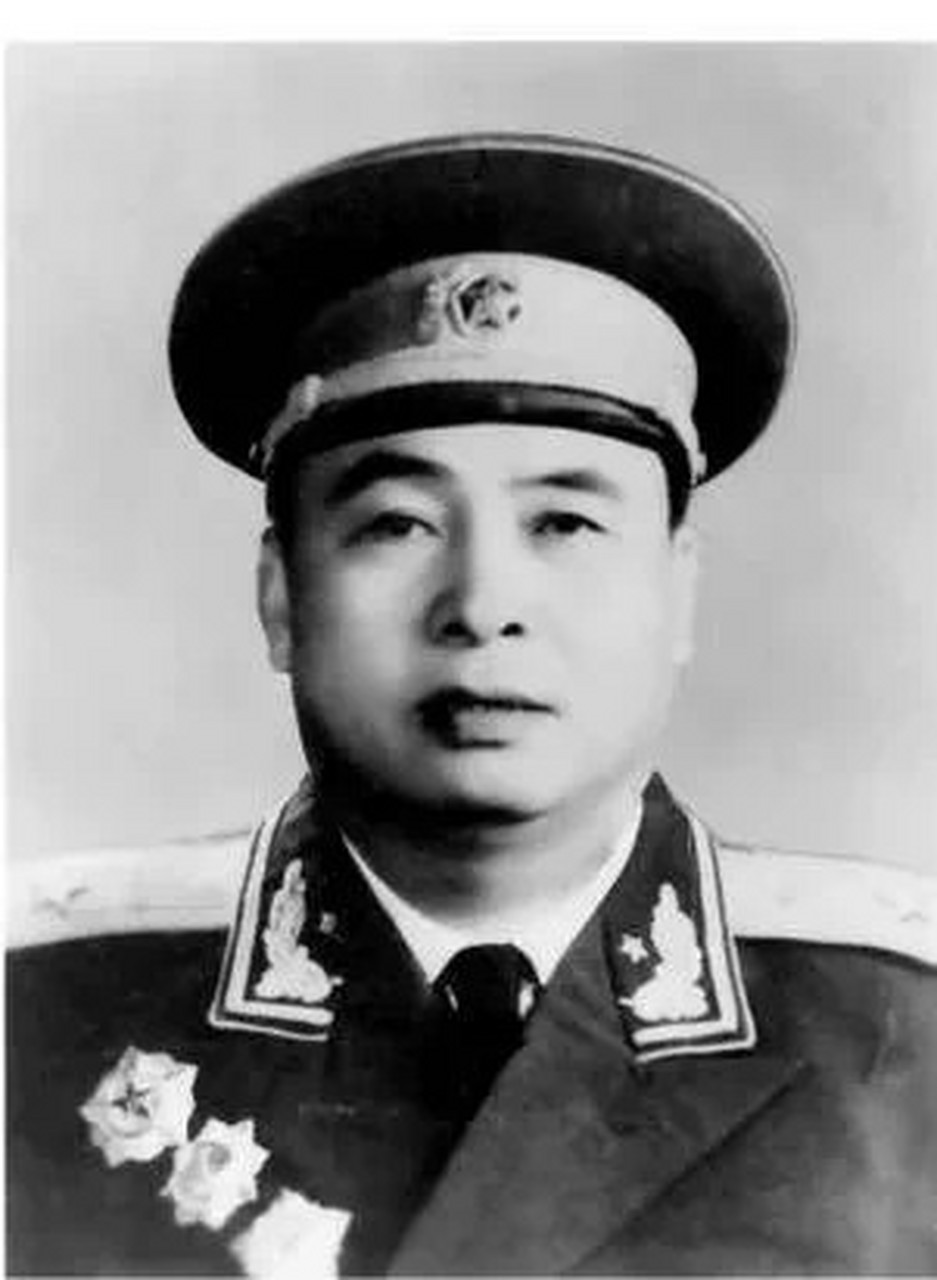 1955年,威震朝鲜战场的十六军军长尹先炳按照资历和战功,应授予中将