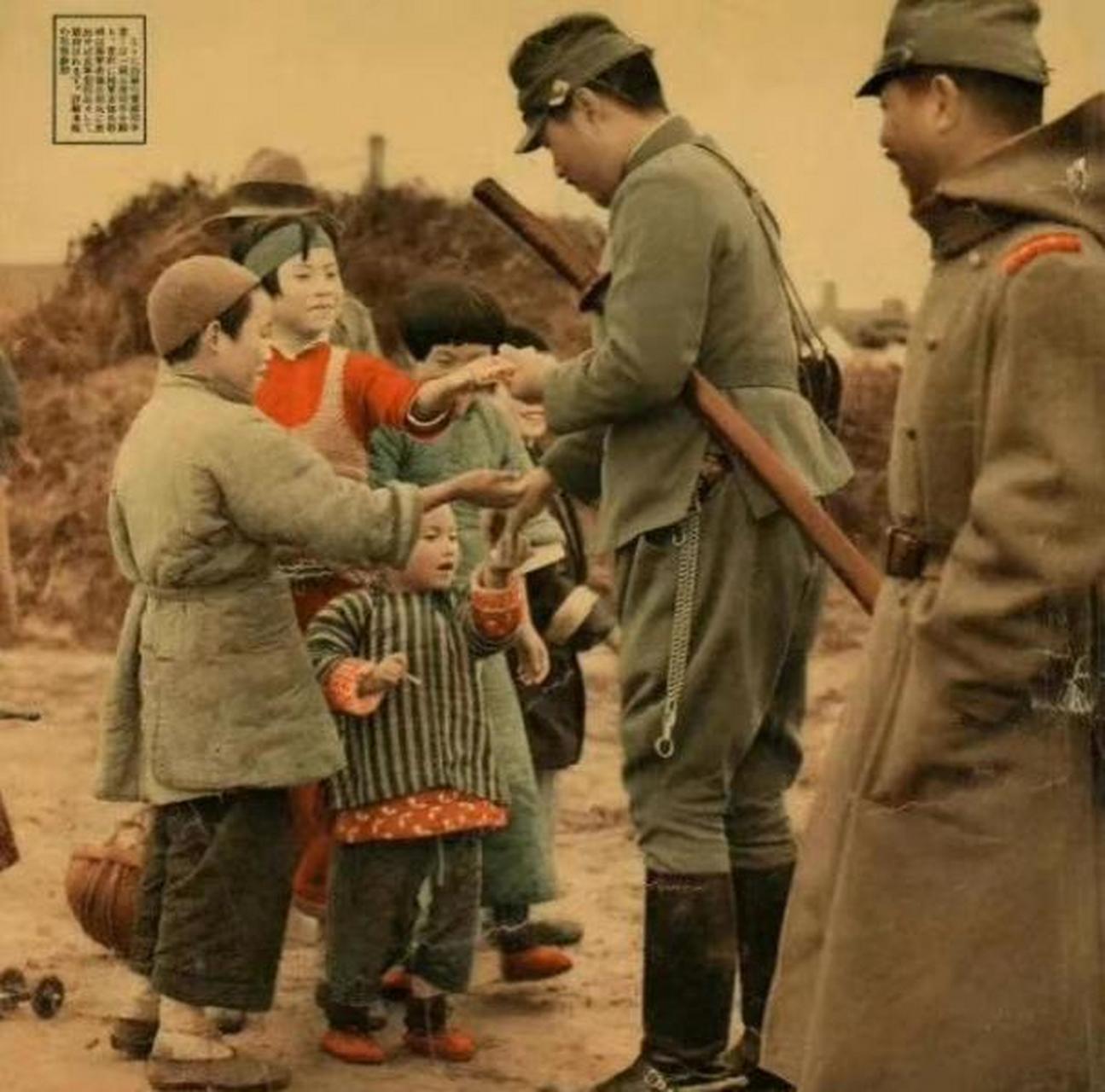 有些在进入村之后,会给孩子们分发糖果.难道这些人良心发现了?