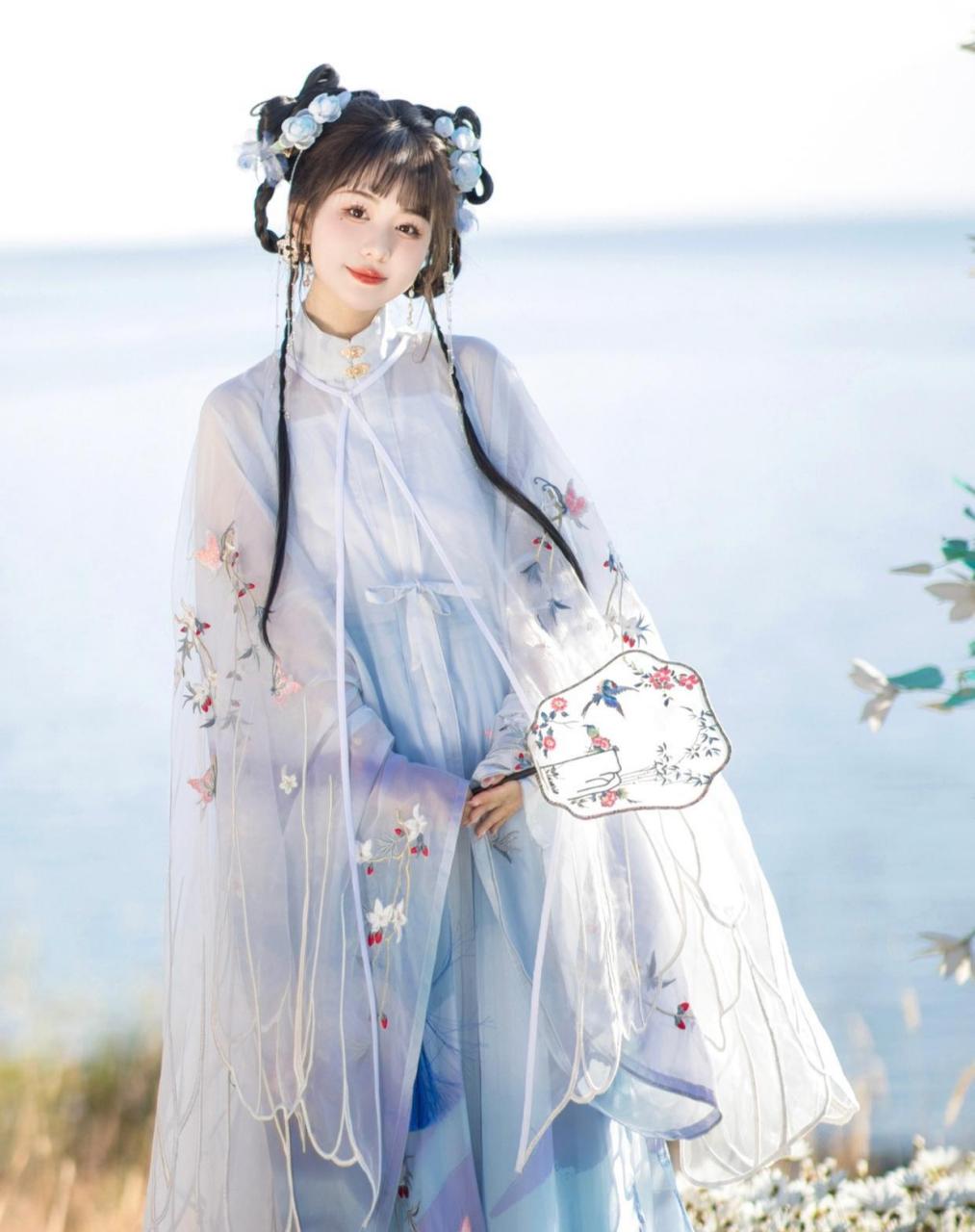 发型好有精致感的古风汉服少女