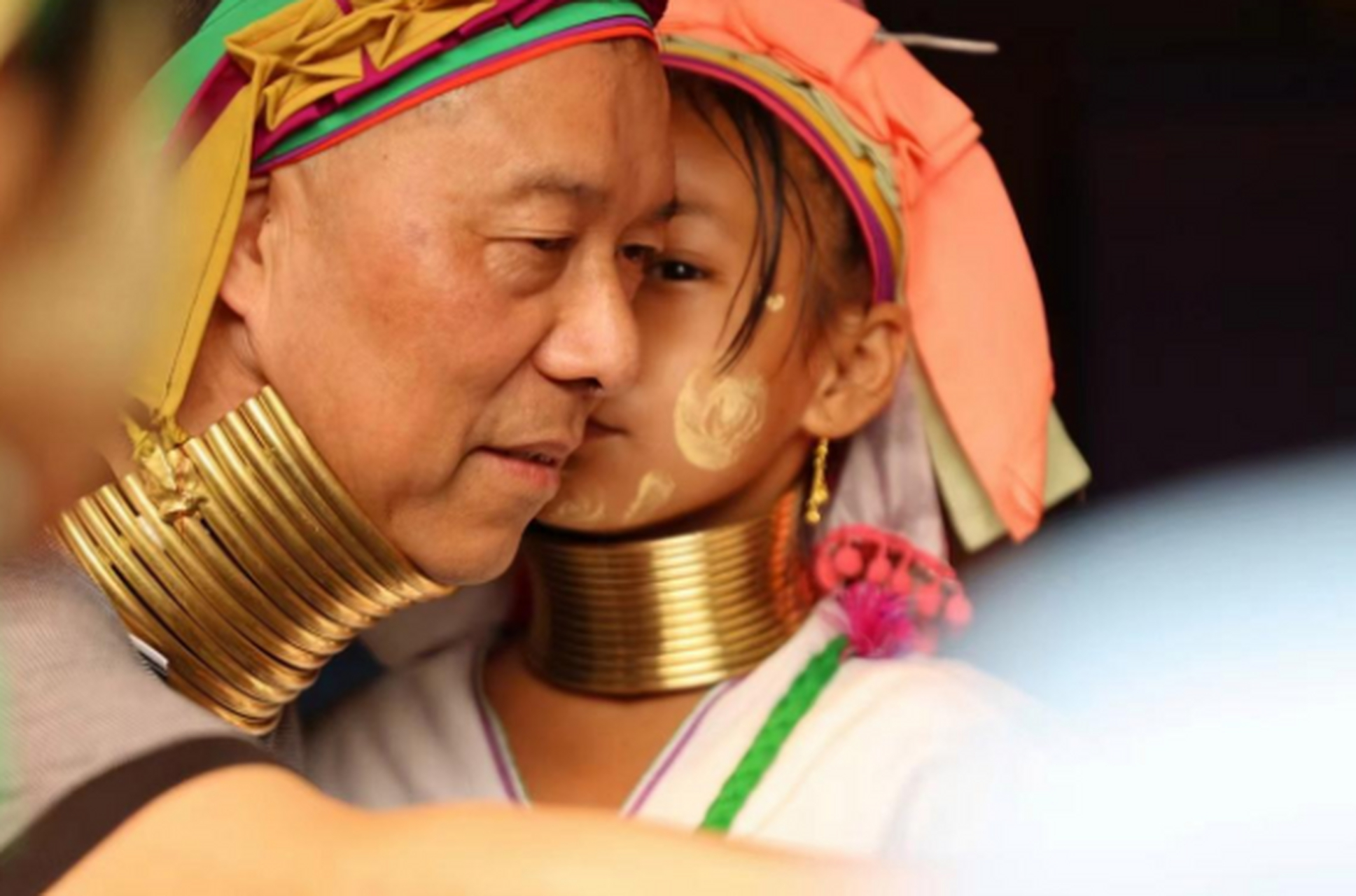 自驾中老泰队友探秘濒临灭绝的长颈族9215