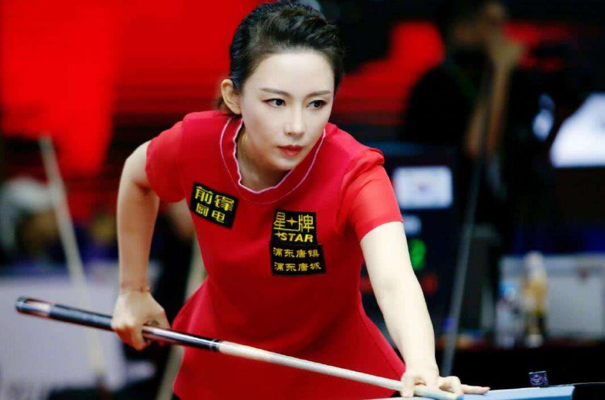 九球天后潘晓婷拿到10次世界冠军,收入只够父母看比赛的费用,你们相信