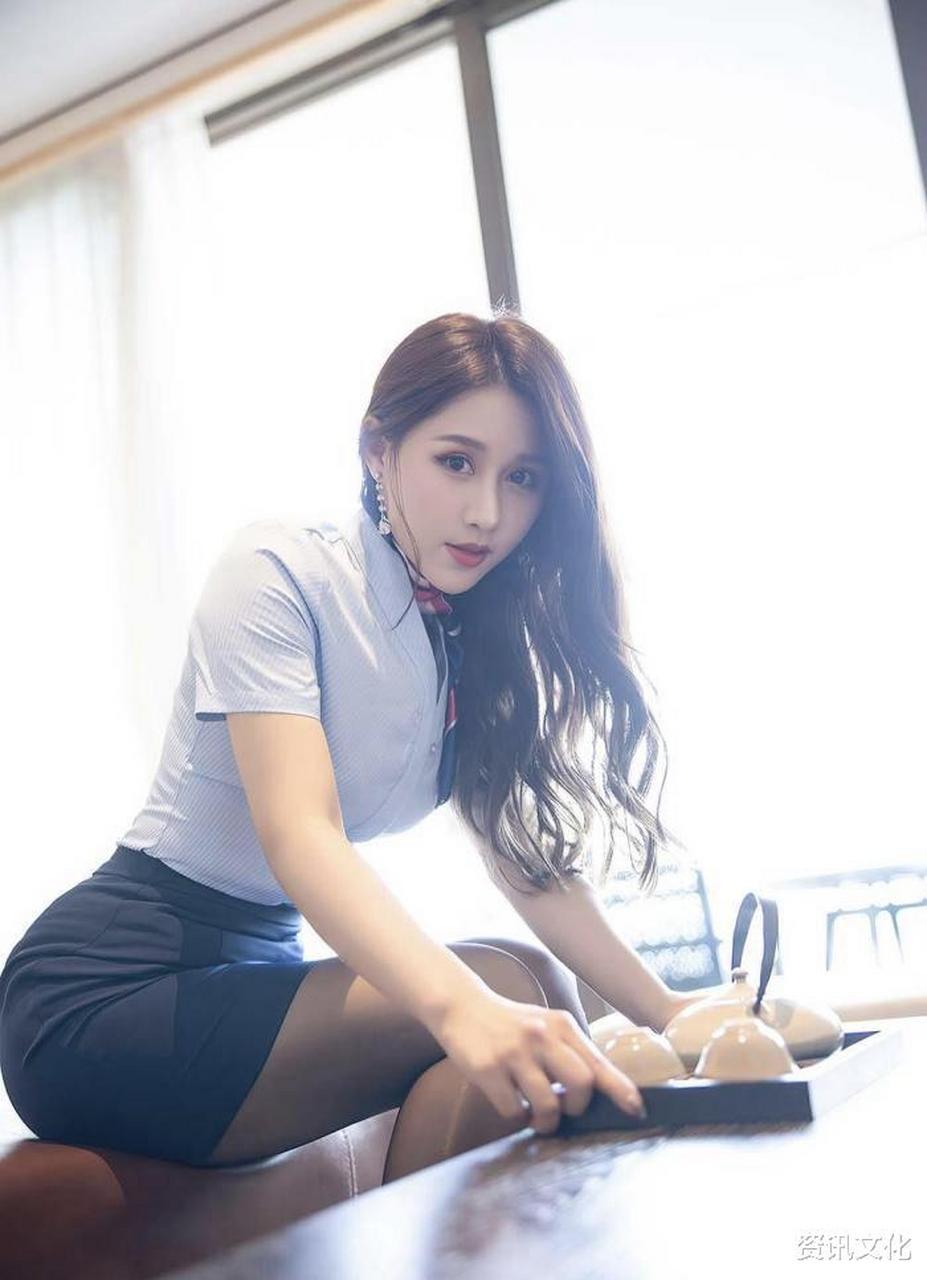 图集美女:黑丝丰满制服御姐,你想让她给你泡茶吗?