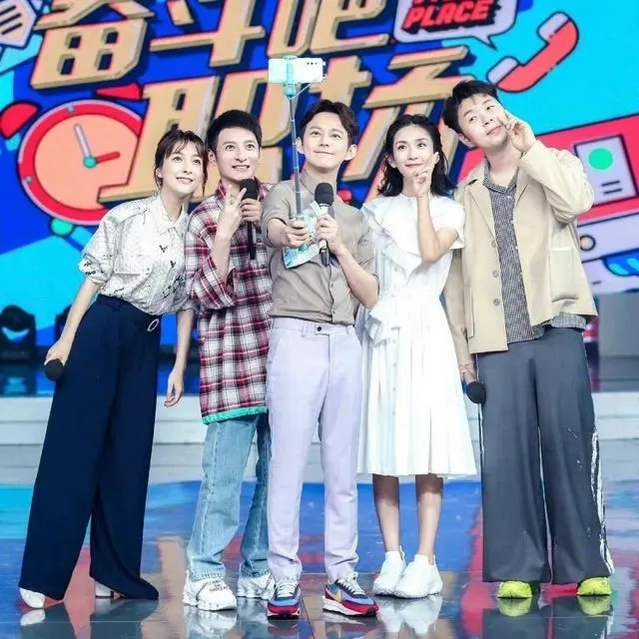 40岁吴昕在北京的"豪宅"火了:全屋杂乱不堪,令人忍不住"咋舌",但她却