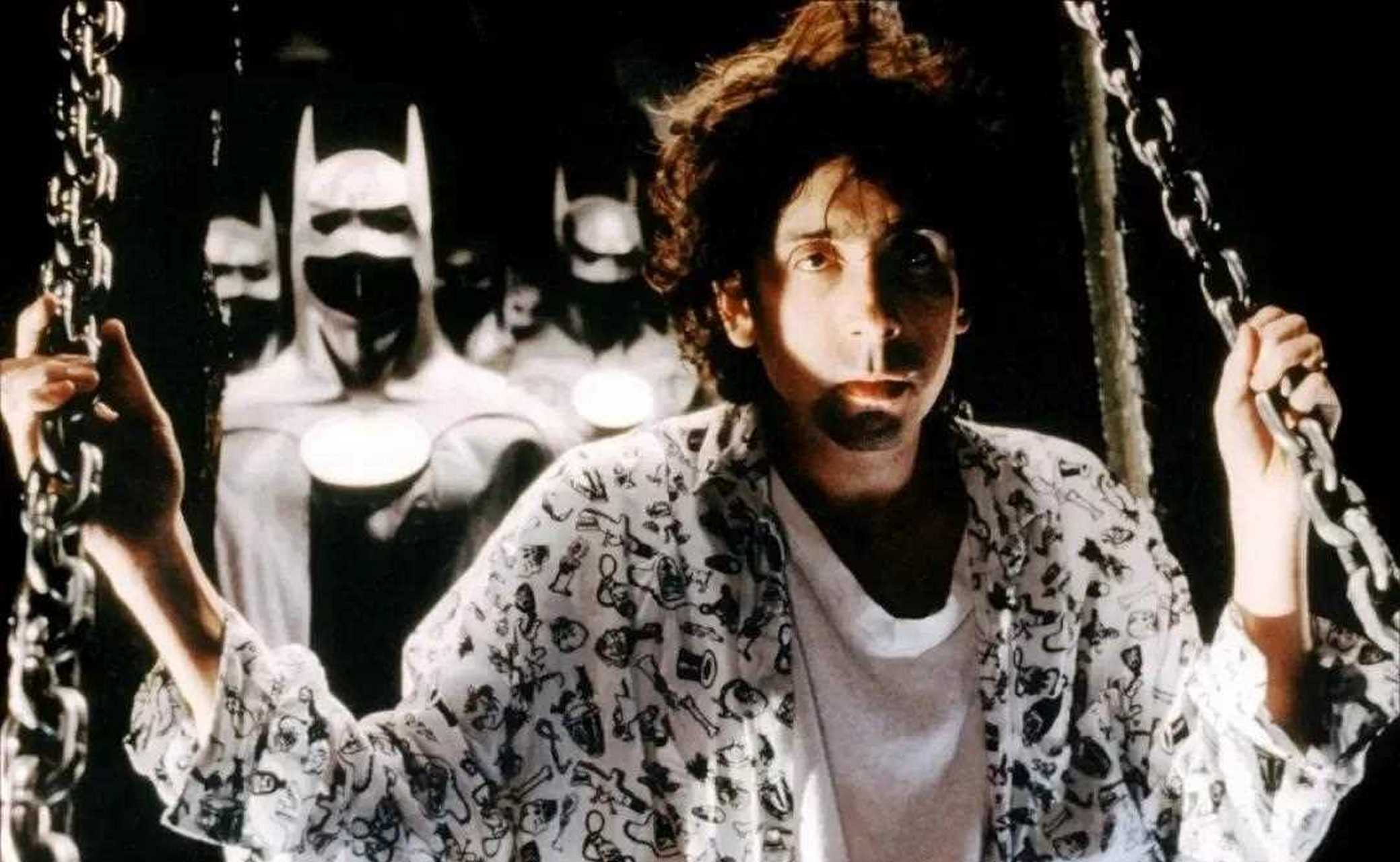 由鬼才导演蒂姆伯顿执导的1989年版《蝙蝠侠,并不是蝙蝠侠的第一部