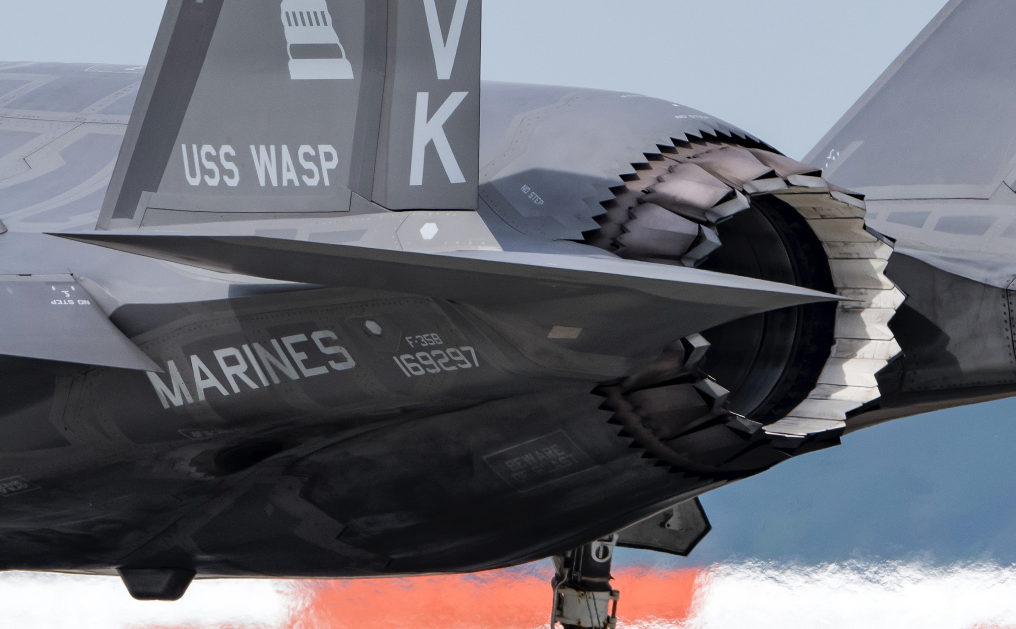 美国海军陆战队f-35b隐形战斗机配装的f135发动机,国产某新型发动机的