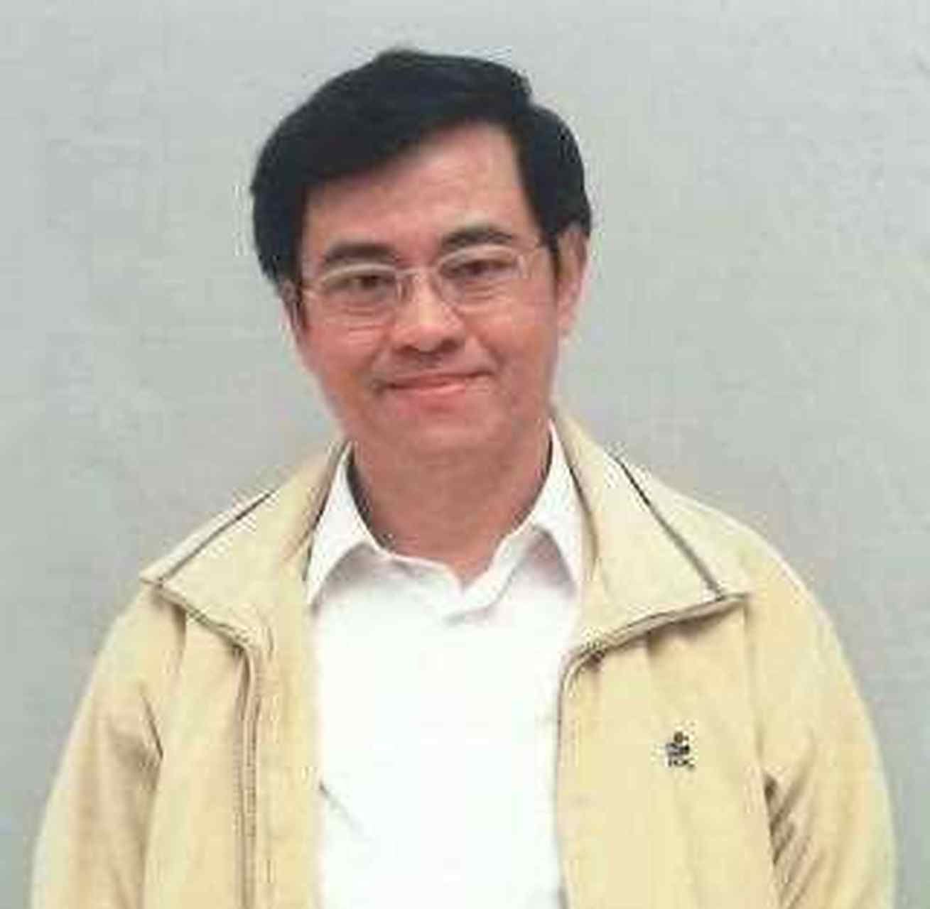 中庸之道---郑国江 70年代香港的歌词创作者,各有个性,黄霑被誉为"黄