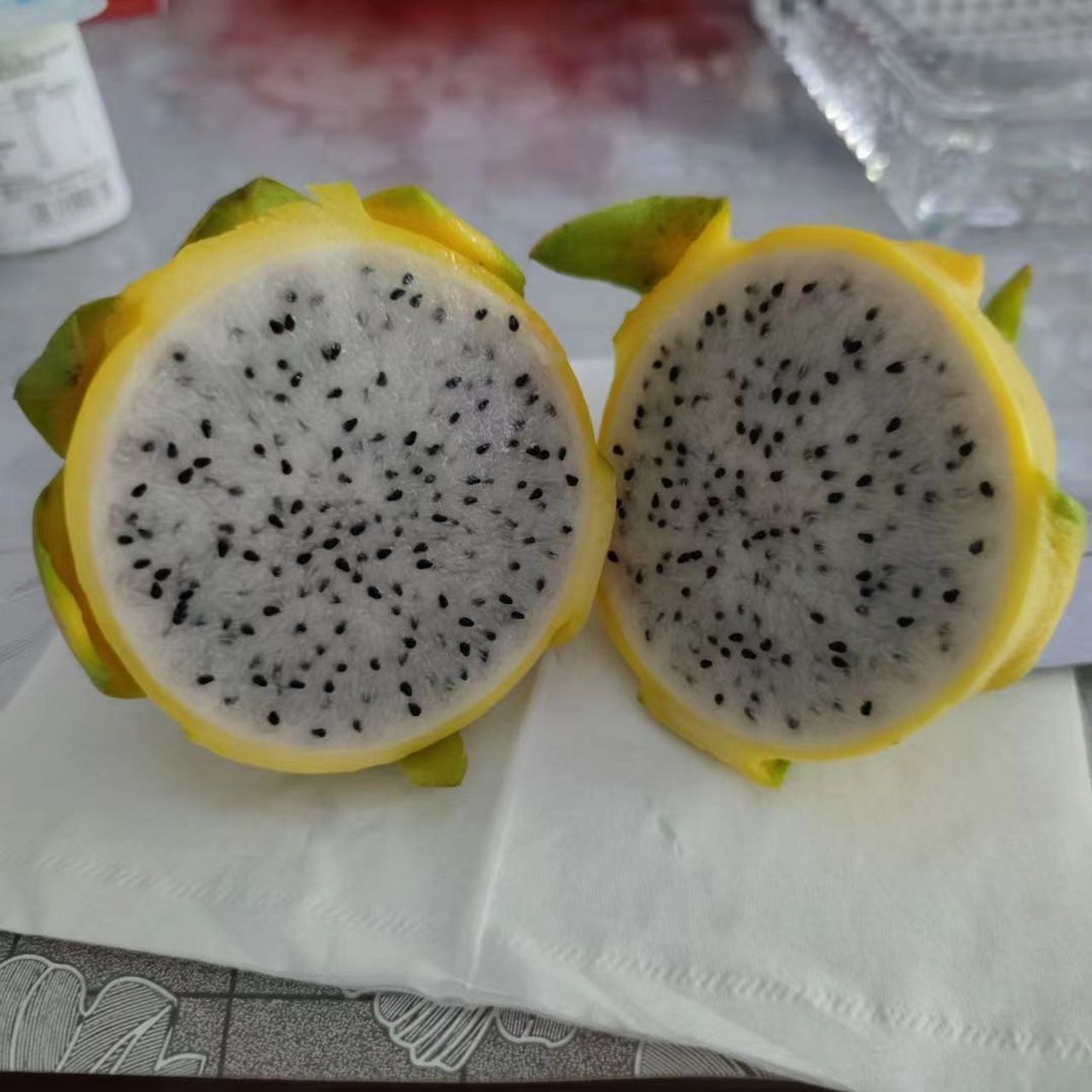 搞笑图片# 我怎么又被骗了,不是说好的黄心火龙果吗?