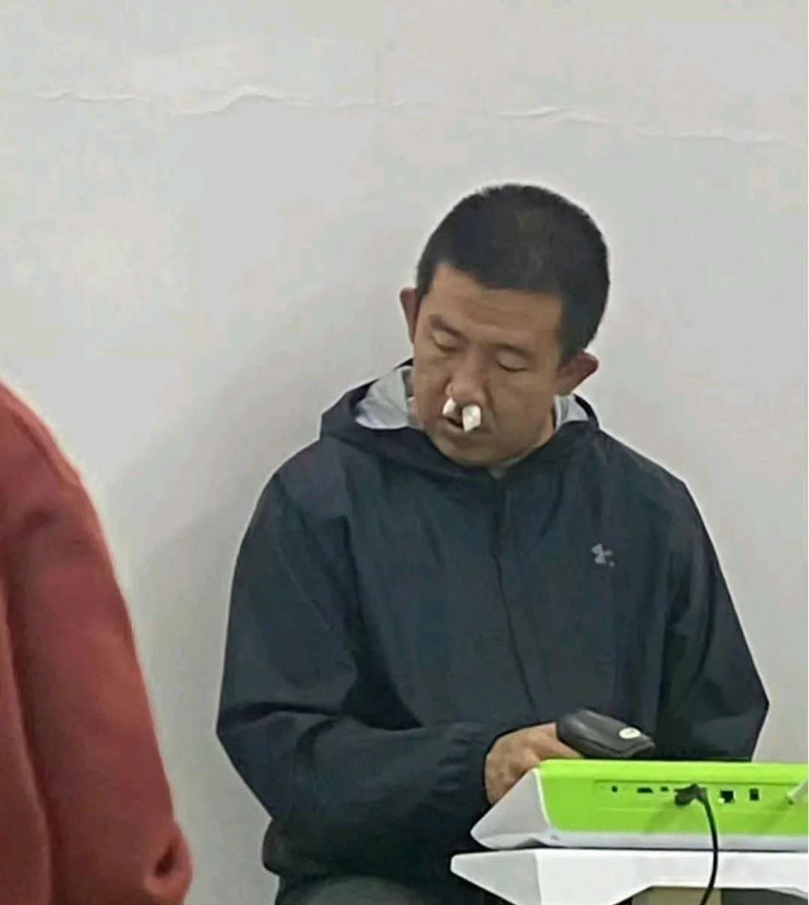 大学生体检,看看老师是怎么抽烟的![大哈]