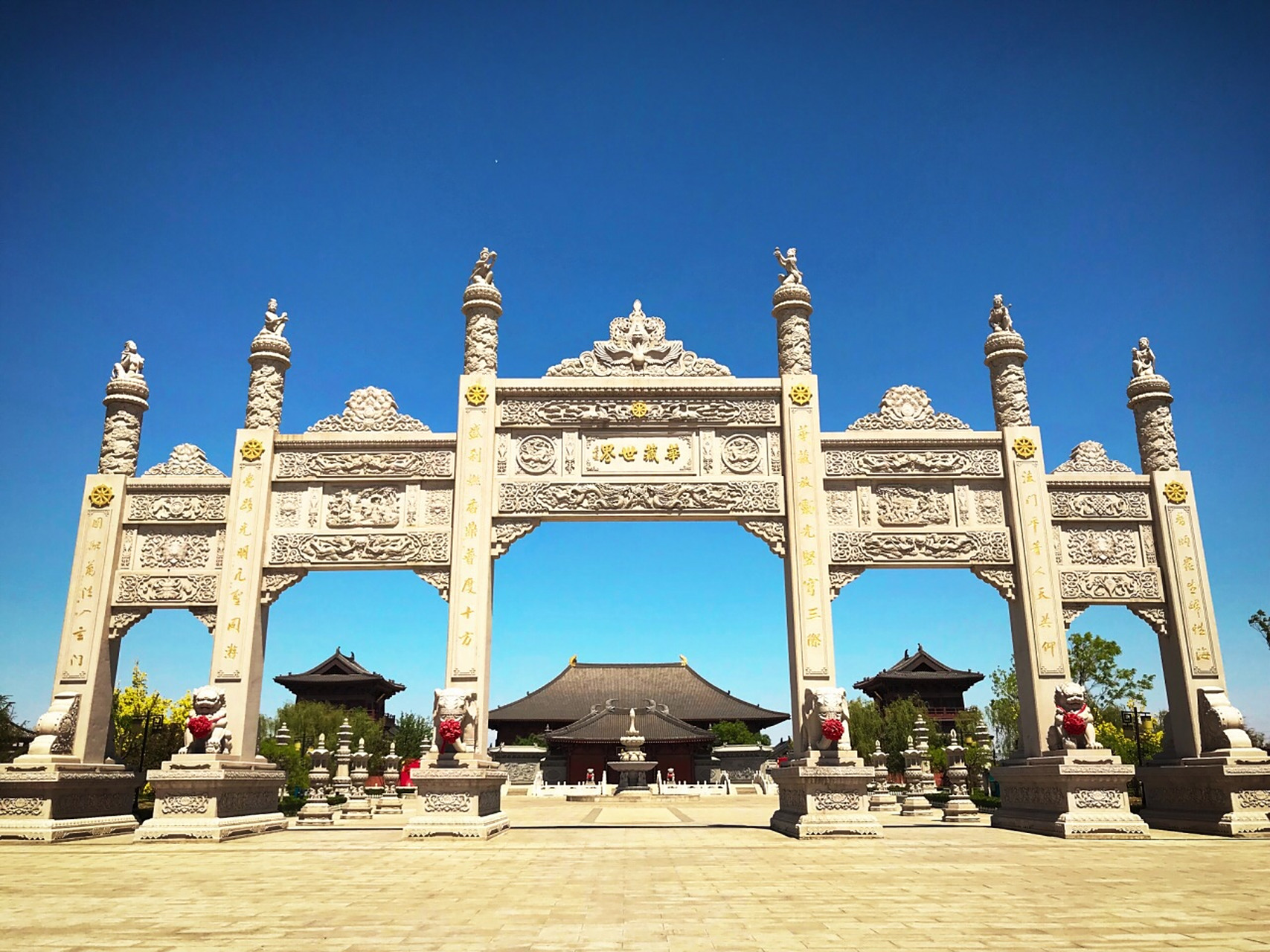 天津华盛寺是一座历史悠久,文化底蕴深厚的佛教寺庙,整座寺院坐落在