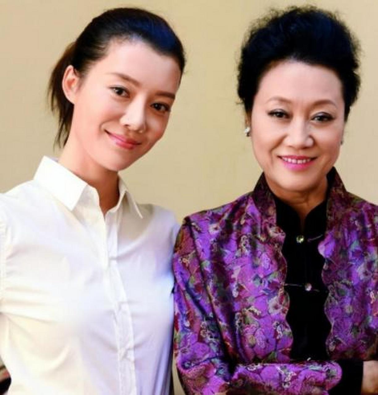 王丽云说:"小李这孩子,外人只知道他有100亿身价,抛开这点,我觉得他