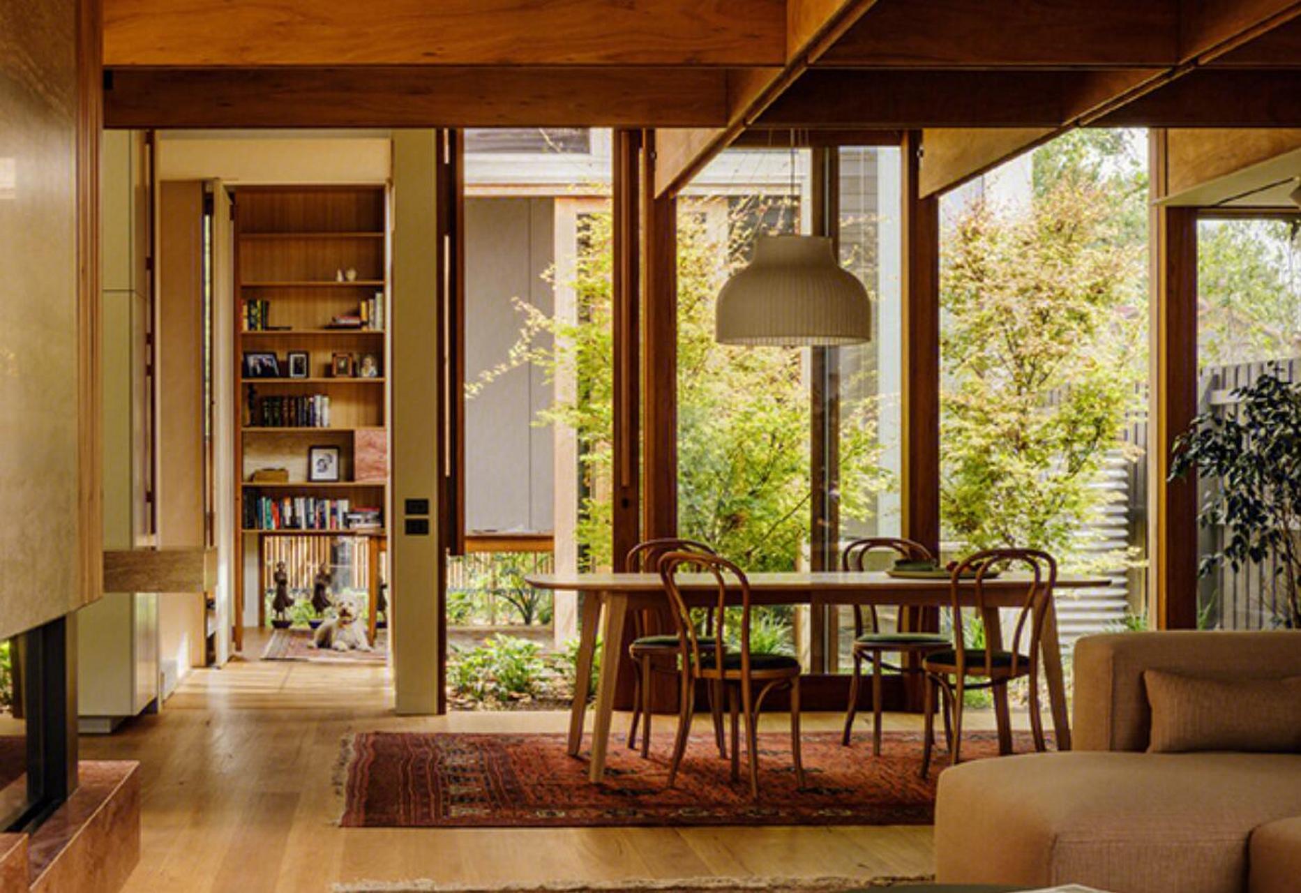 想和爱的人隐秘在林中小屋,得一处自然天地终老~ 被树林包围的度假风