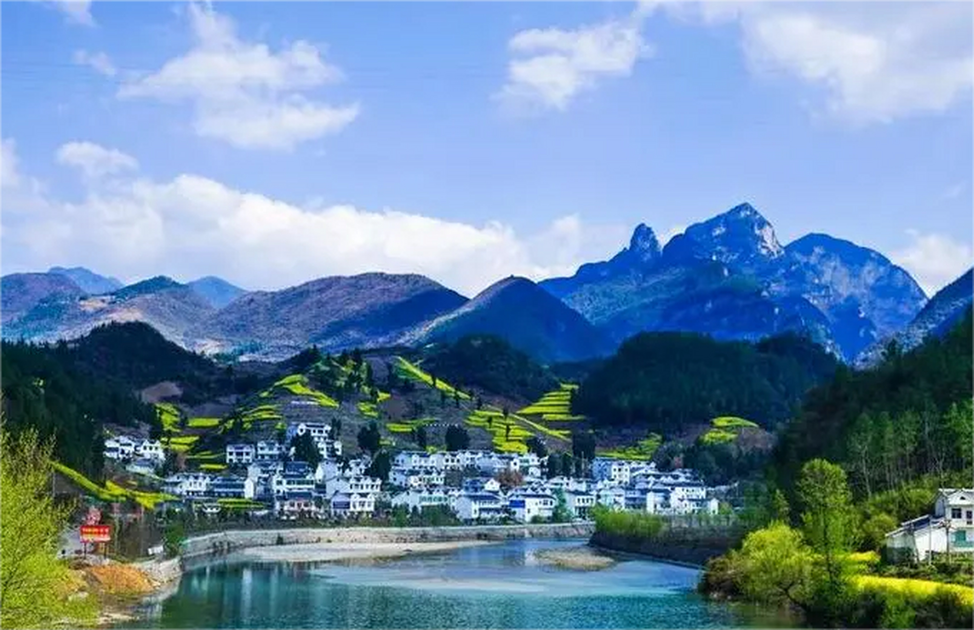 万源青龙嘴村:它是四川省第一批农村文化建设示范村,它也是达州市唯一