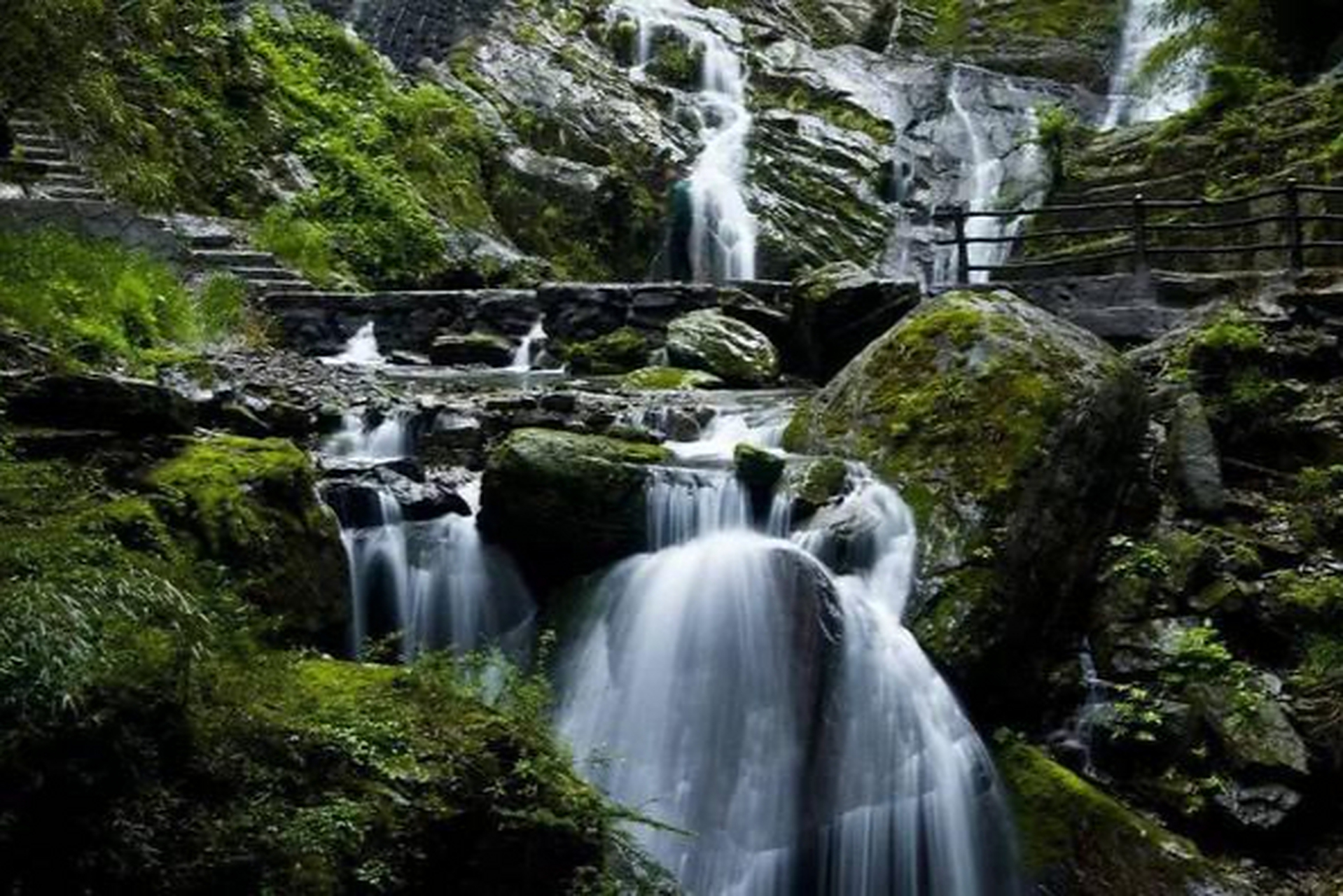 重庆亢谷,天然氧吧的避暑胜地  亢谷:位于重庆城口县东安镇兴田村,是