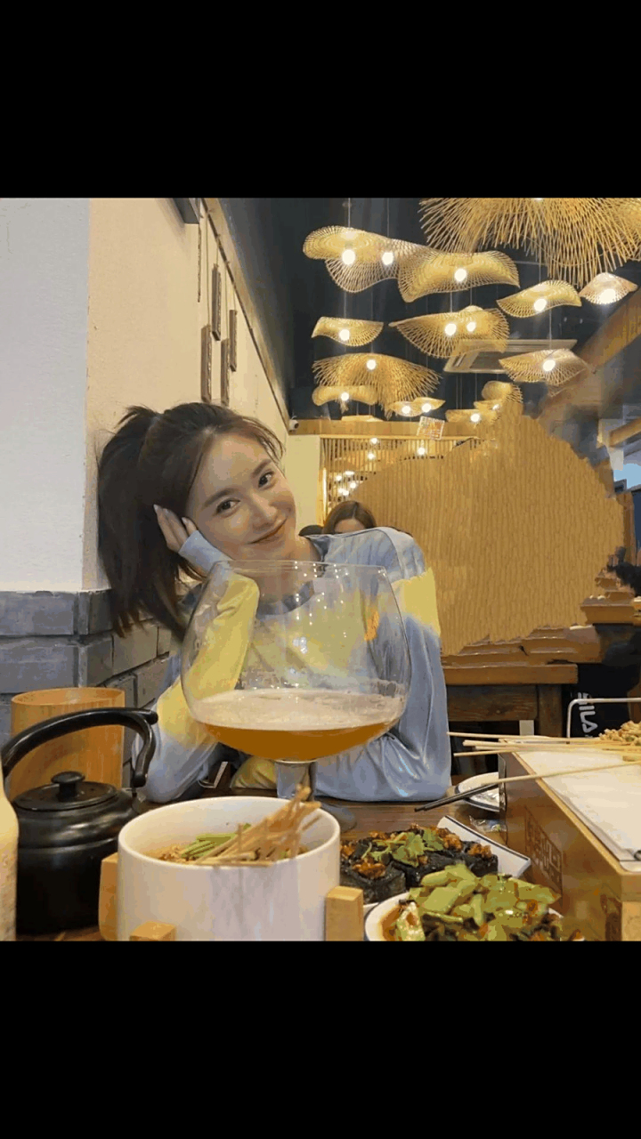 甜美可爱的nba女主播 作为腾讯体育的当家花旦,宋美娜在这个nba女主播