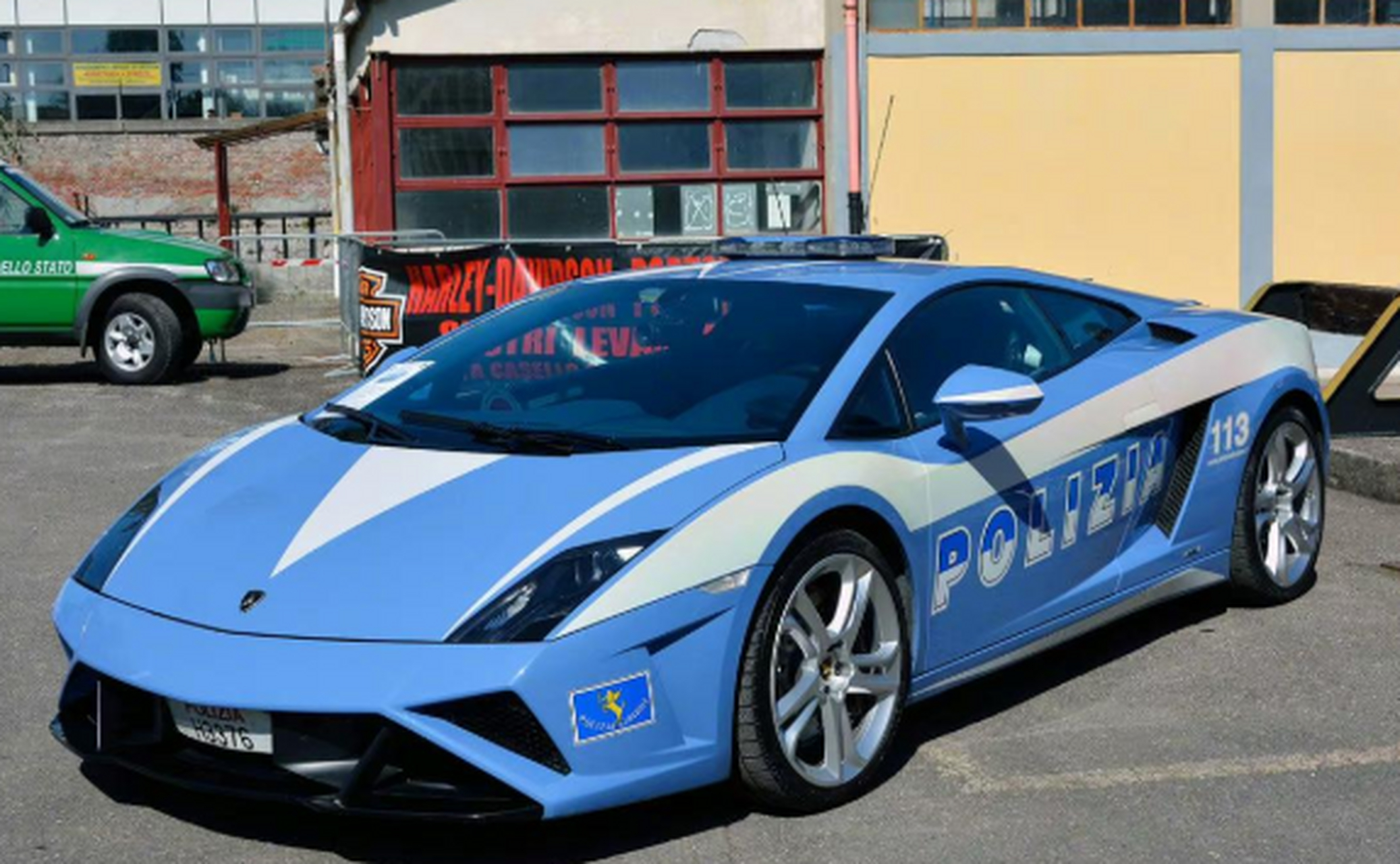 意大利警察部队这些年获赠的兰博基尼警车!
