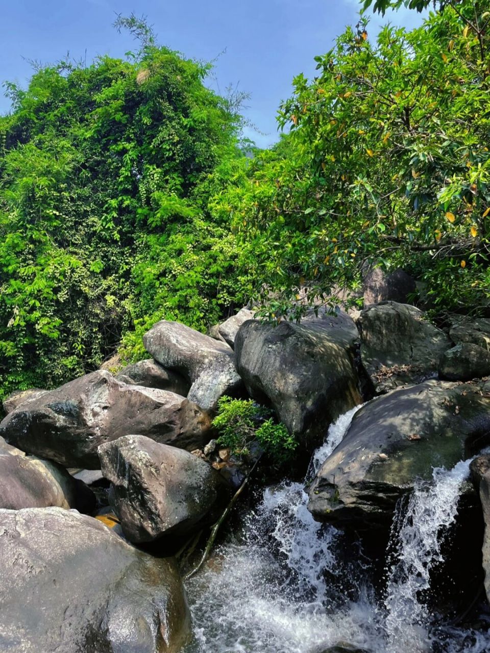 溯溪,深圳情人谷  在深圳的夏天,对于喜欢户外活动的人来说,这是一段