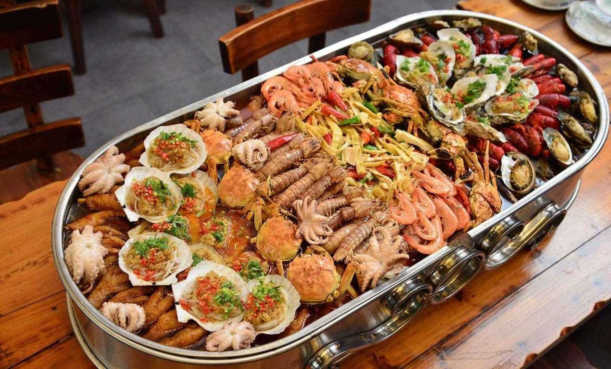 第一部分:麻辣卤味海鲜大咖麻辣味海鲜大咖需调两种卤水,一为麻辣卤水