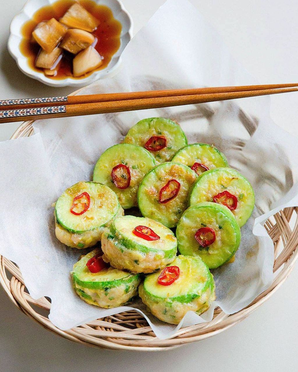 西葫芦还能做那么好吃吃的煎饼! 西葫芦,别名:北瓜或栉瓜.