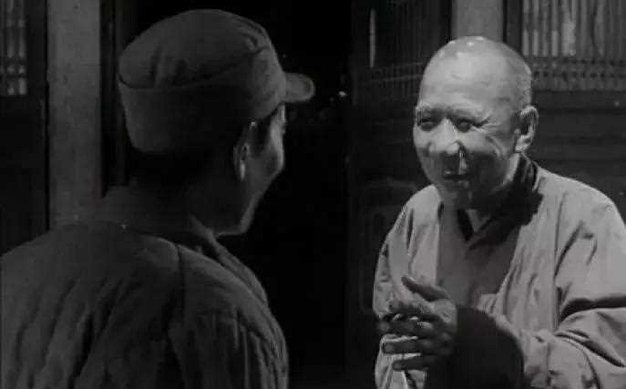 老电影《古刹钟声》剧照,深山古寺成特务巢穴,悬疑神作,经典反特片