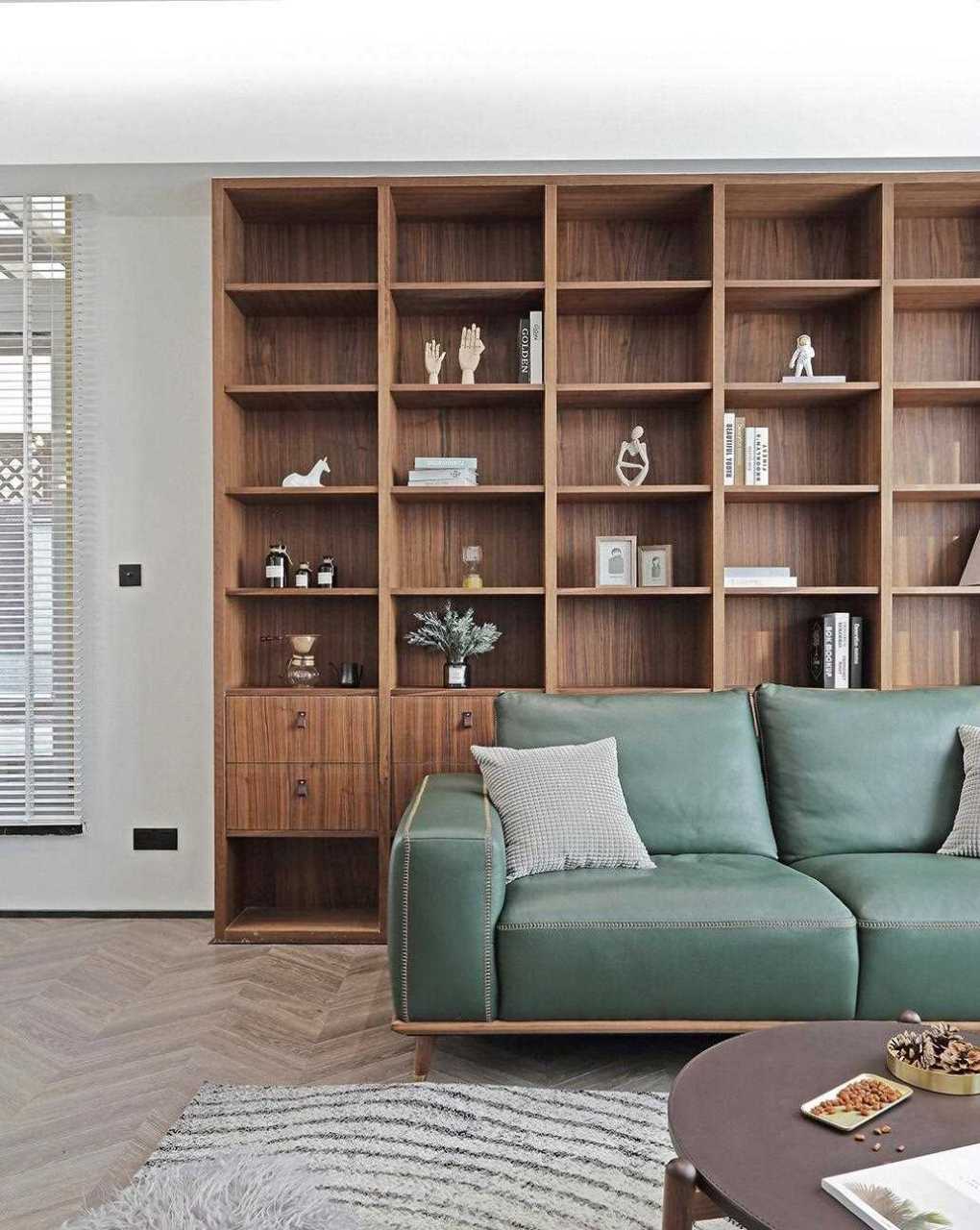 颜色丰富鲜艳的皮质沙发也能搭配出小资质感,很多人为了省事都会选择