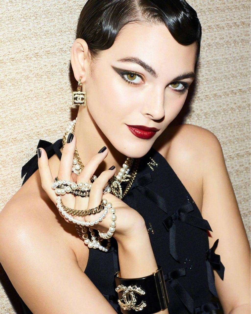 小李子的新女友,意大利超模vittoria ceretti 出镜chanel美妆假日大片